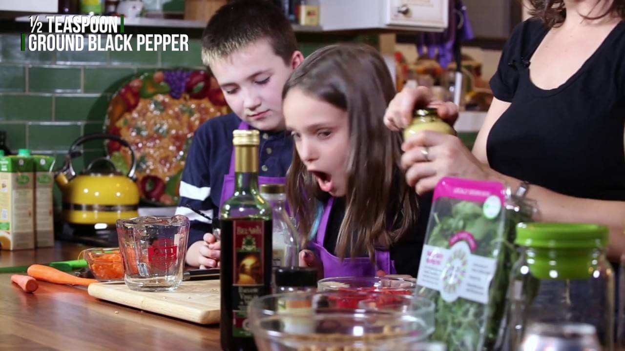Mason Jar Salad: Recipe & Video